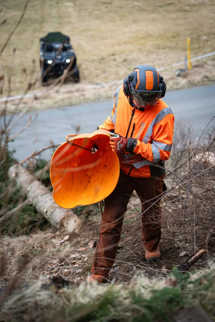 Tomtröjning i Alingsås i arbete